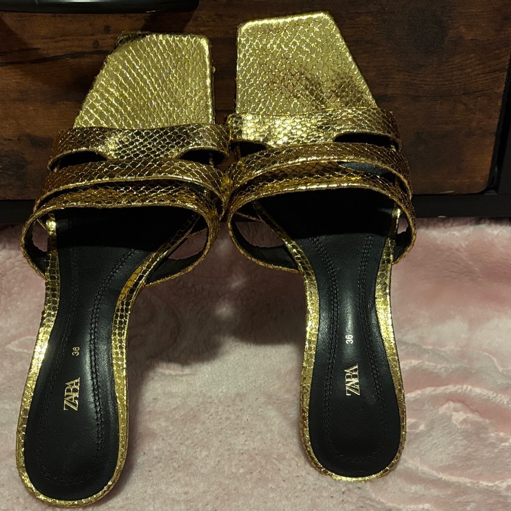 Zara Women's Metallic Gold Heels